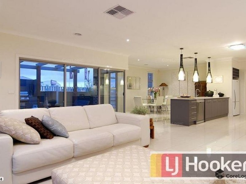 7 Loxton Way, Pakenham VIC 3810