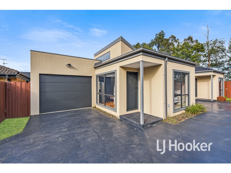 2/17 Cameron Way, Pakenham VIC 3810