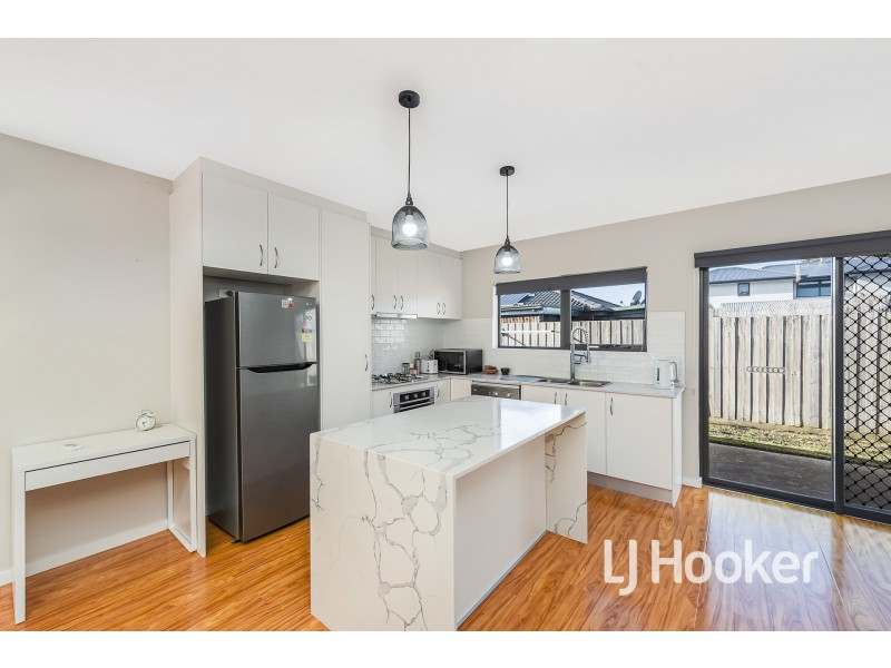 2/17 Cameron Way, Pakenham VIC 3810