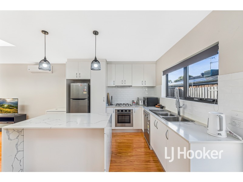 2/17 Cameron Way, Pakenham VIC 3810