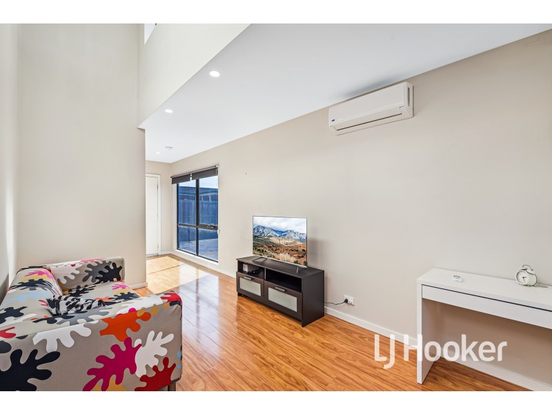 2/17 Cameron Way, Pakenham VIC 3810