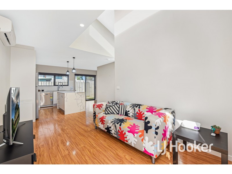 2/17 Cameron Way, Pakenham VIC 3810