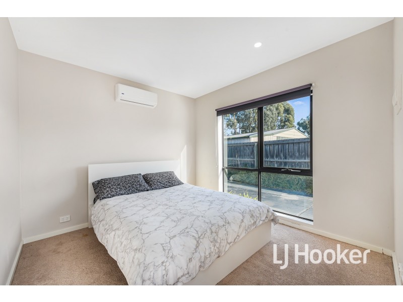 2/17 Cameron Way, Pakenham VIC 3810