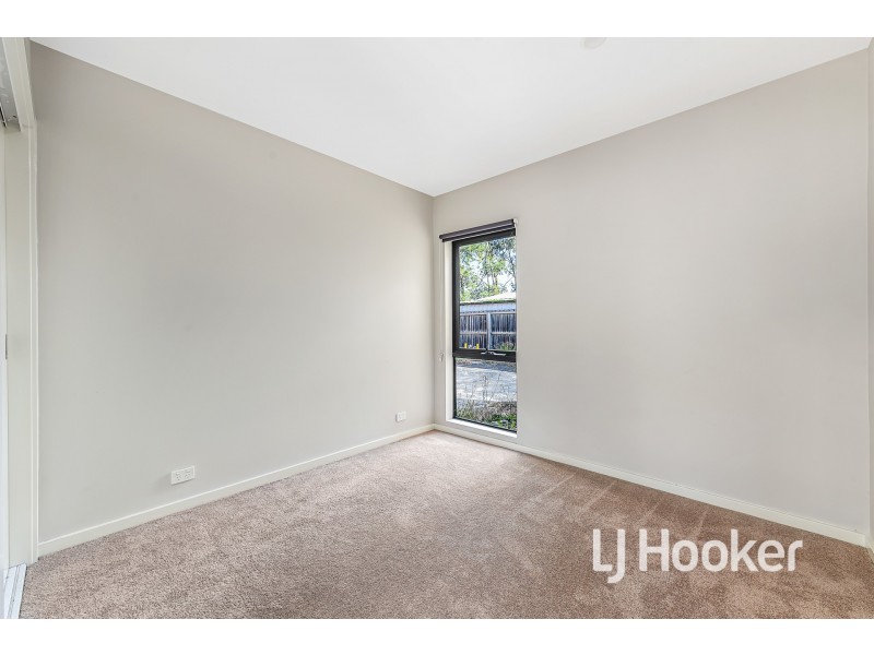 2/17 Cameron Way, Pakenham VIC 3810