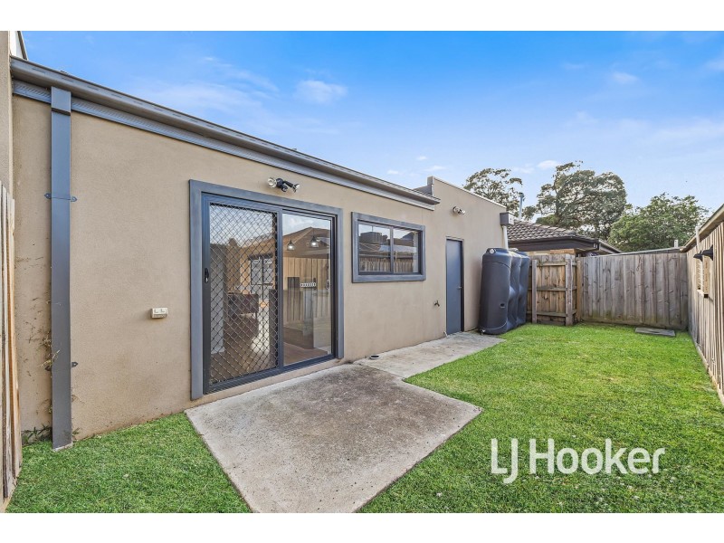 2/17 Cameron Way, Pakenham VIC 3810