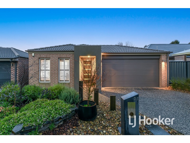 21 Waler Circuit, Clyde North VIC 3978