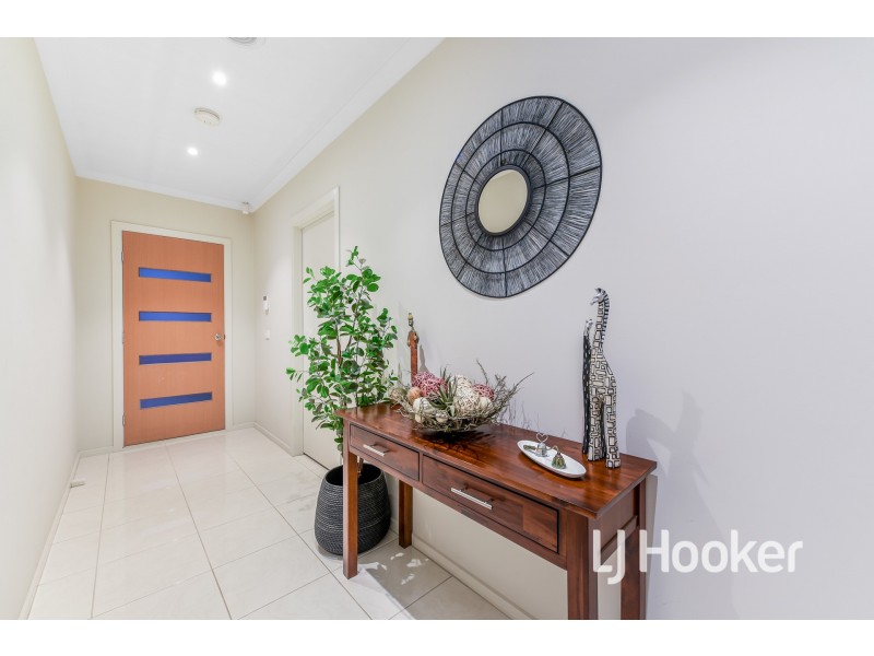 21 Waler Circuit, Clyde North VIC 3978