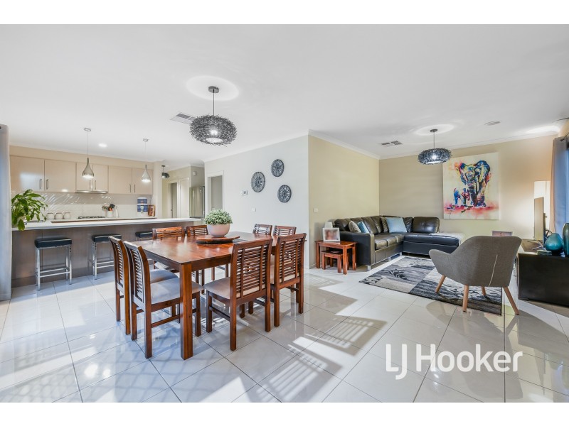 21 Waler Circuit, Clyde North VIC 3978