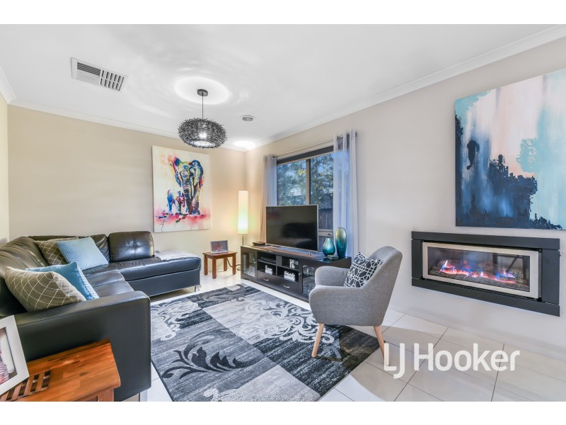 21 Waler Circuit, Clyde North VIC 3978