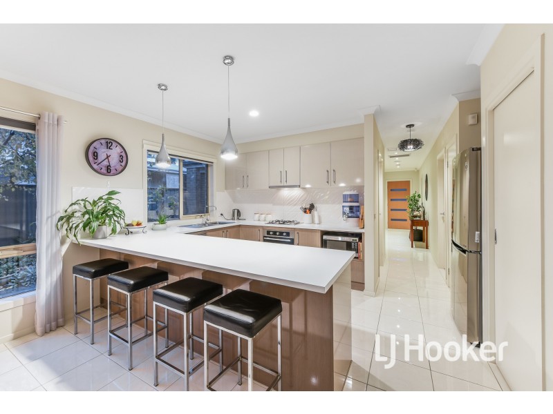 21 Waler Circuit, Clyde North VIC 3978