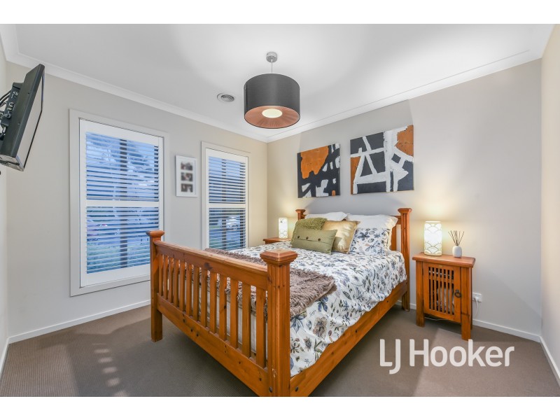 21 Waler Circuit, Clyde North VIC 3978