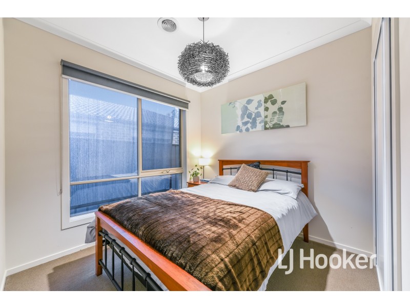 21 Waler Circuit, Clyde North VIC 3978