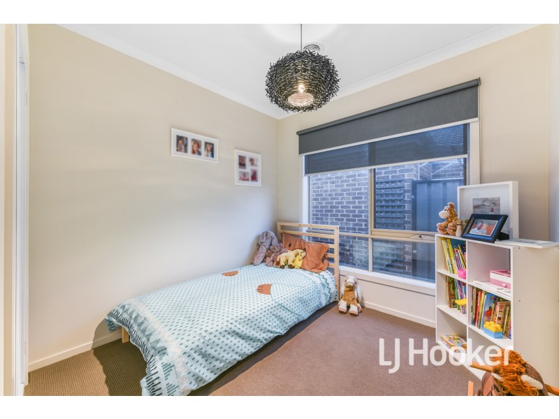 21 Waler Circuit, Clyde North VIC 3978