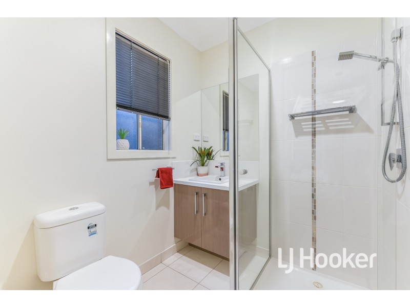 21 Waler Circuit, Clyde North VIC 3978