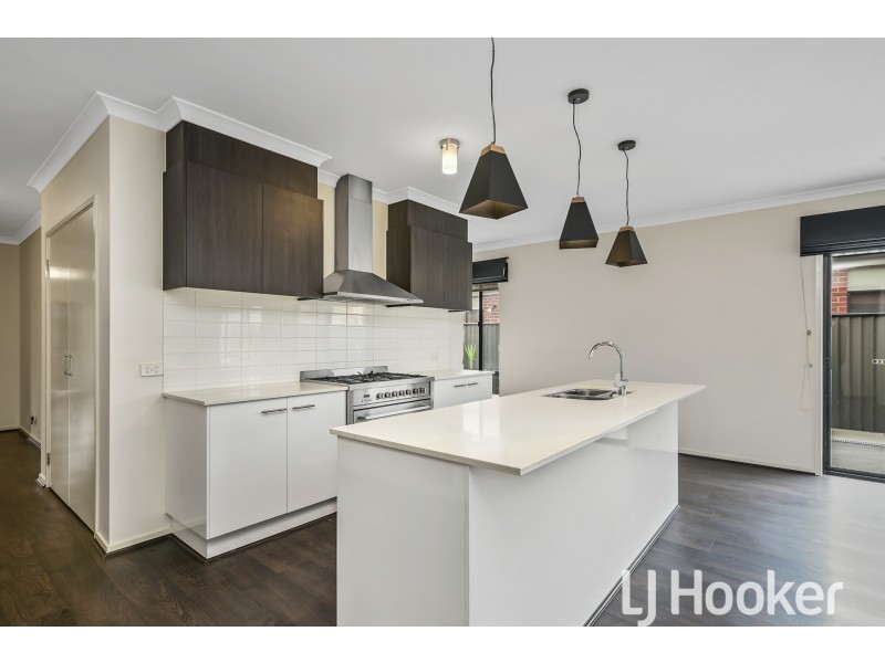 50 Glenrose Boulevard, Clyde North VIC 3978