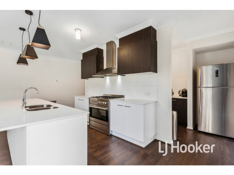 50 Glenrose Boulevard, Clyde North VIC 3978