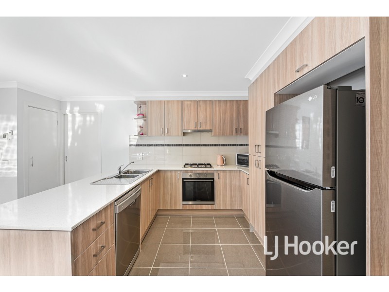 7 MacLeod Circuit, Pakenham VIC 3810