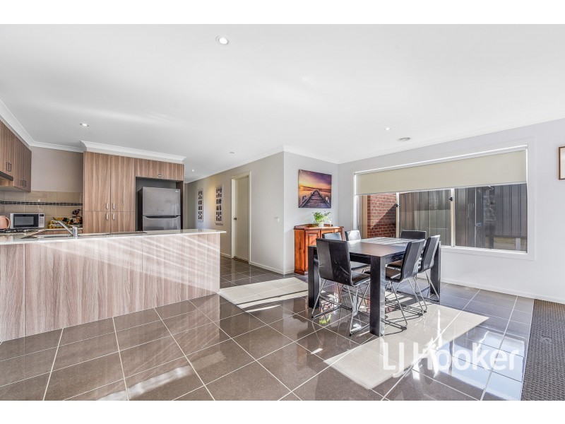 7 MacLeod Circuit, Pakenham VIC 3810
