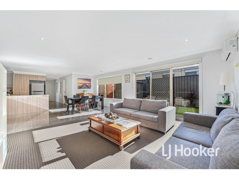 7 MacLeod Circuit, Pakenham VIC 3810