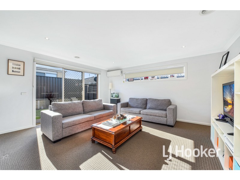 7 MacLeod Circuit, Pakenham VIC 3810