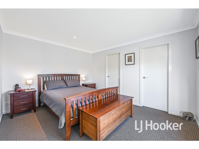 7 MacLeod Circuit, Pakenham VIC 3810