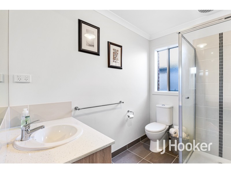 7 MacLeod Circuit, Pakenham VIC 3810