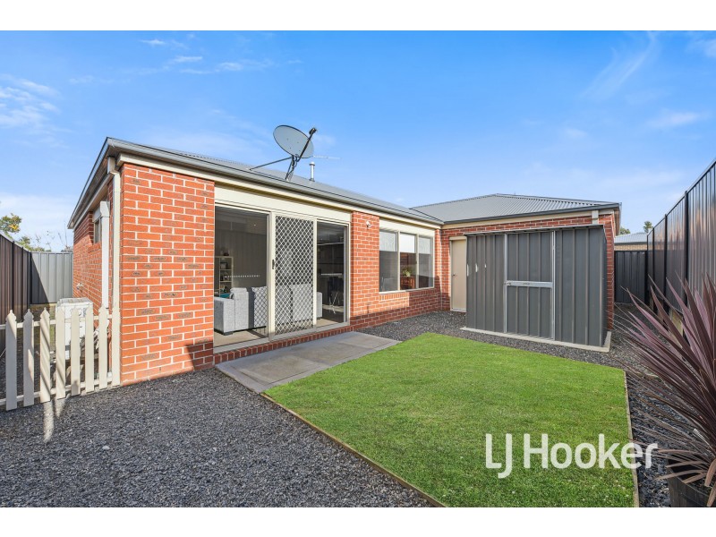7 MacLeod Circuit, Pakenham VIC 3810