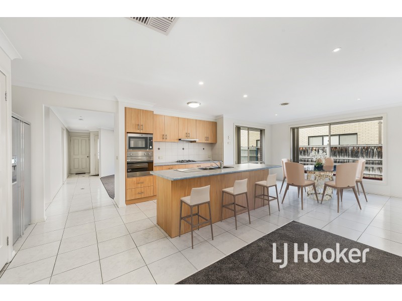 83 Skyline Way, Berwick VIC 3806