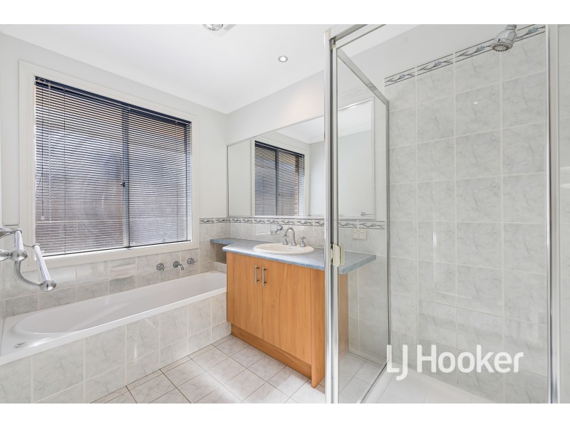 83 Skyline Way, Berwick VIC 3806