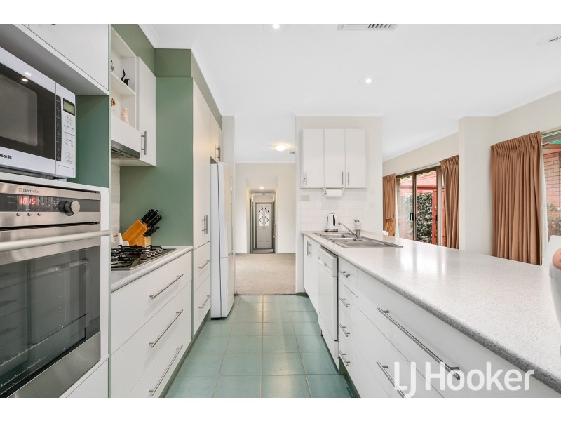 14B Tenandra Court, Berwick VIC 3806