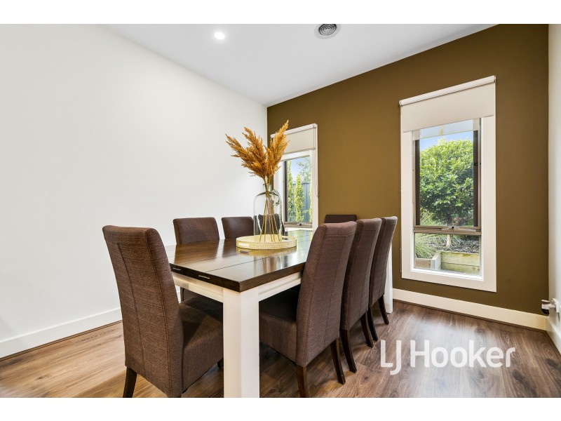 10 Belcam Circuit, Clyde North VIC 3978