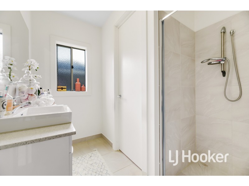 10 Belcam Circuit, Clyde North VIC 3978