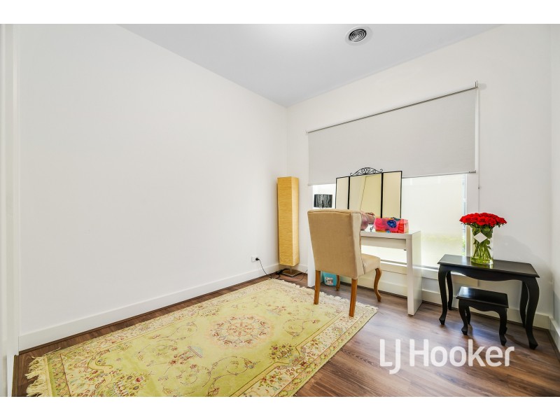 10 Belcam Circuit, Clyde North VIC 3978