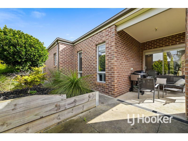 10 Belcam Circuit, Clyde North VIC 3978