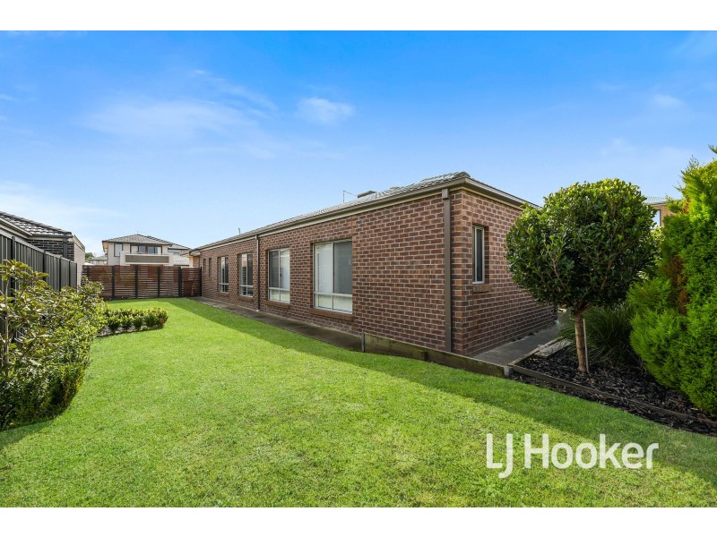 10 Belcam Circuit, Clyde North VIC 3978
