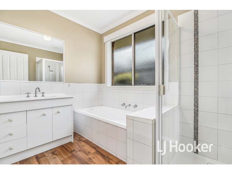 9 Wallangara Drive, Pakenham VIC 3810