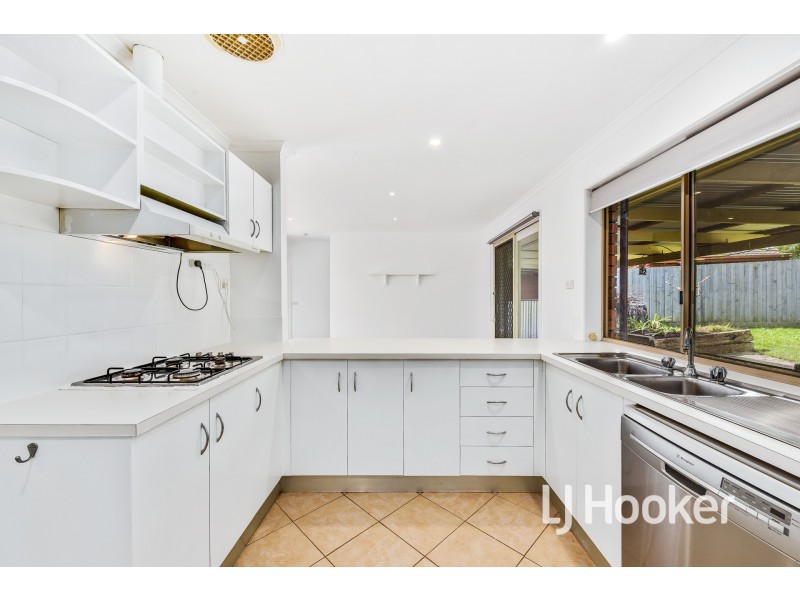 15 Beaumont Court, Pakenham VIC 3810