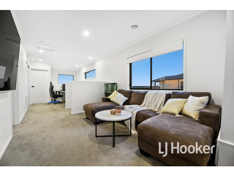 20 Dalziell Crescent, Cranbourne North VIC 3977