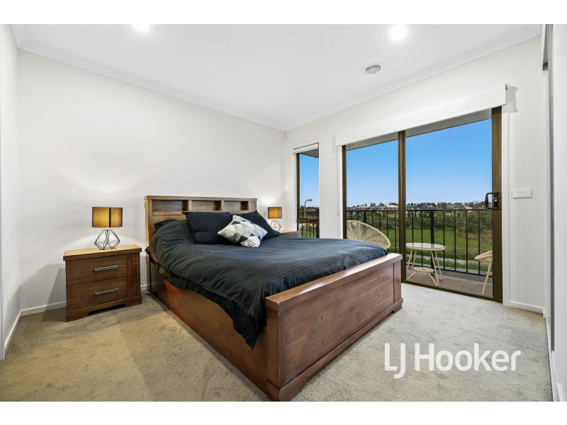 20 Dalziell Crescent, Cranbourne North VIC 3977