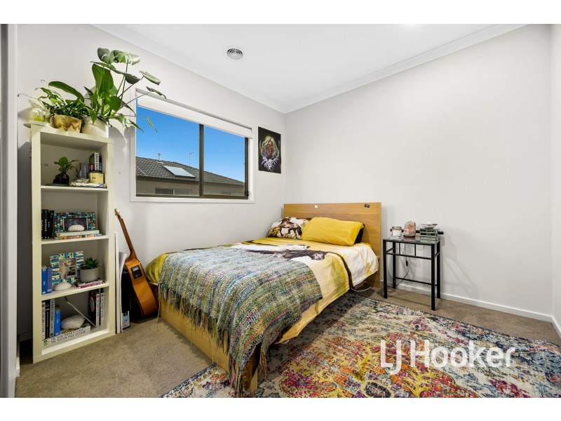 20 Dalziell Crescent, Cranbourne North VIC 3977