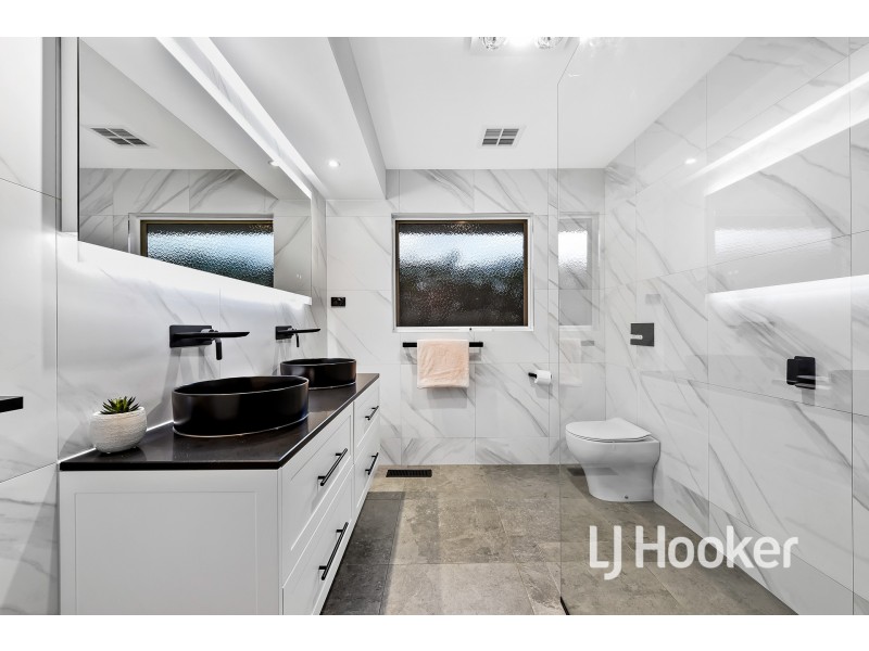 16 Lyall Road, Berwick VIC 3806
