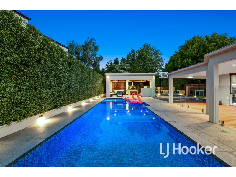 16 Lyall Road, Berwick VIC 3806