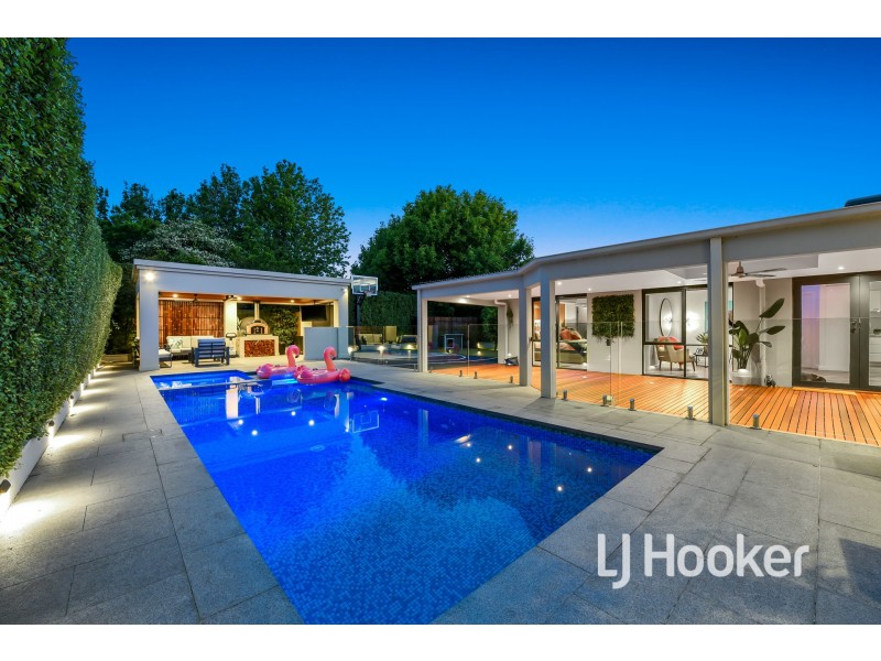 16 Lyall Road, Berwick VIC 3806