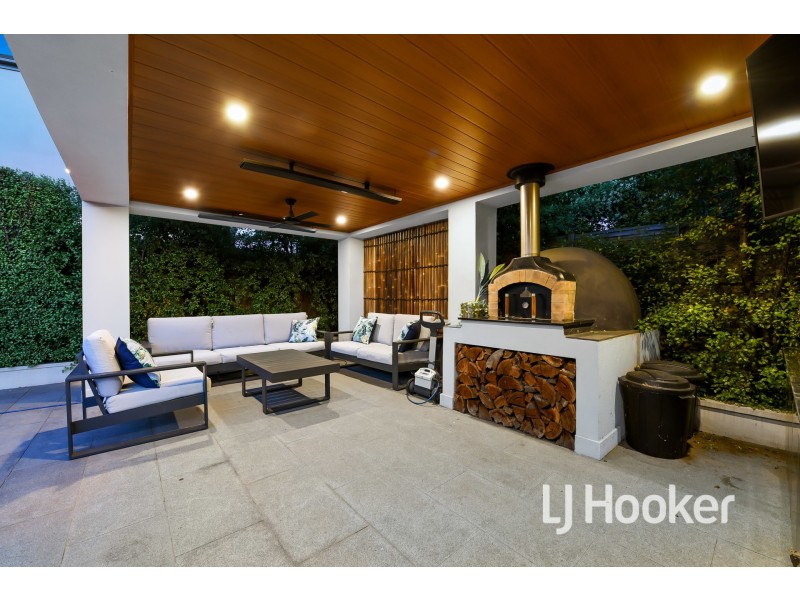16 Lyall Road, Berwick VIC 3806