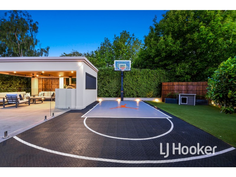 16 Lyall Road, Berwick VIC 3806