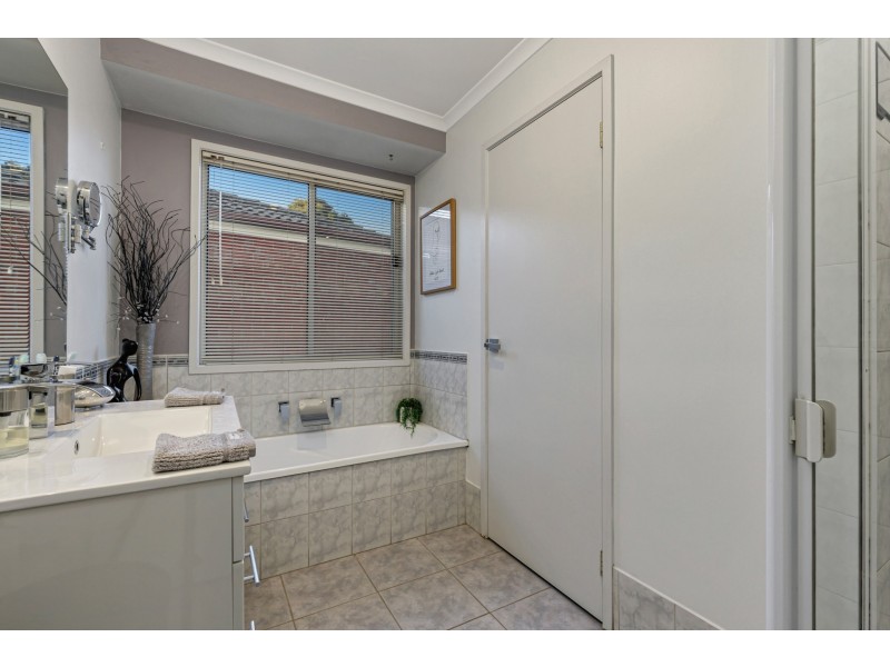 35 Lochard Terrace, Narre Warren South VIC 3805