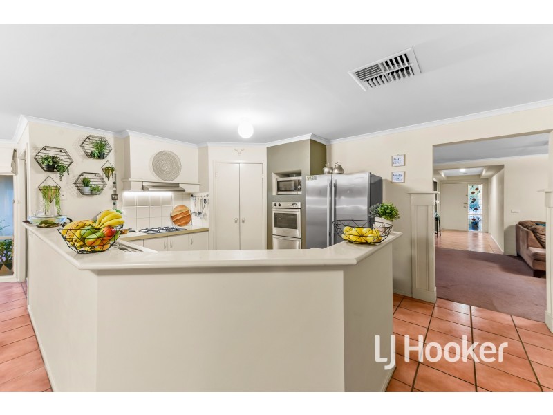 6 Brent Close, Berwick VIC 3806