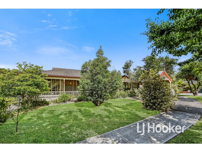11 Rheanva Street, Berwick VIC 3806