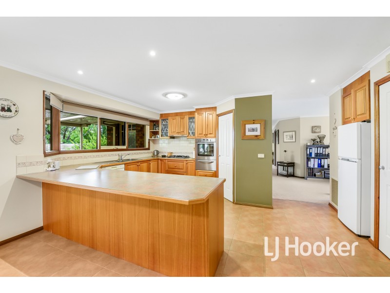 4 Kirkham Court, Berwick VIC 3806