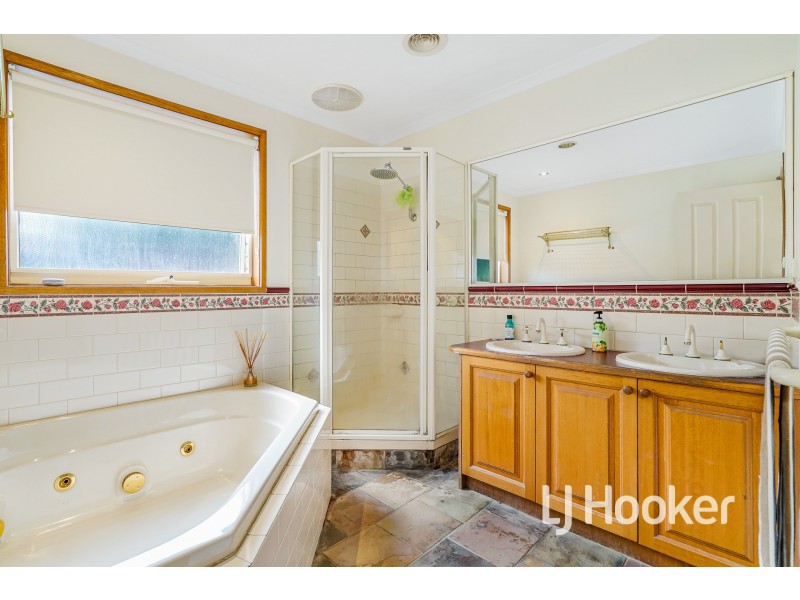 60 Ryan Road, Pakenham VIC 3810